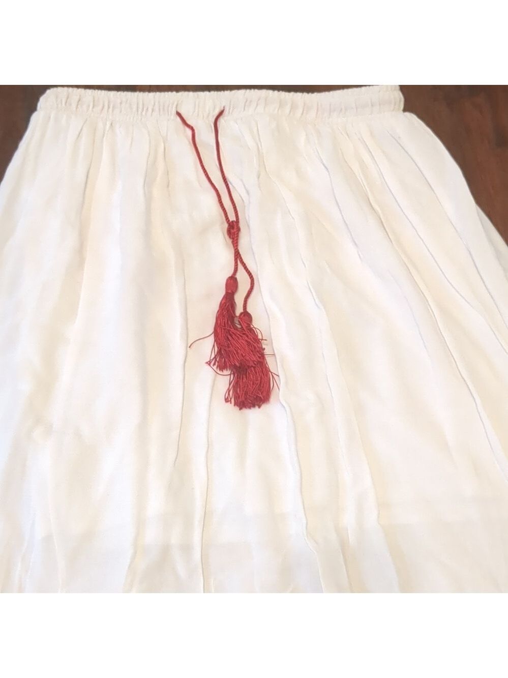 Elegant White And Red Embroidered Maxi Skirt - Picture 4 of 8